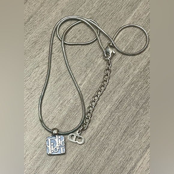 CHRISTIAN DIOR Double sided cube pendant / necklace - Picture 4 of 7